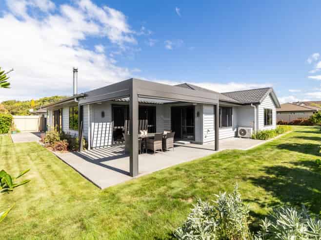 14 Arbuckle Road, Frimley