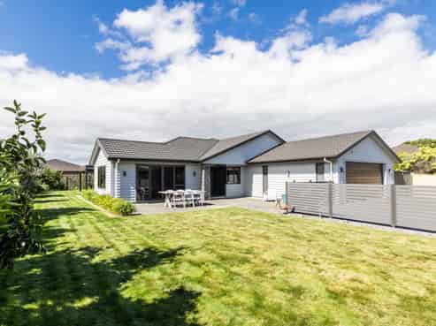 14 Arbuckle Road, Frimley