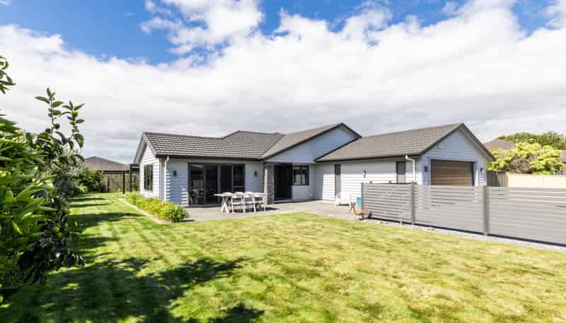 14 Arbuckle Road, Frimley