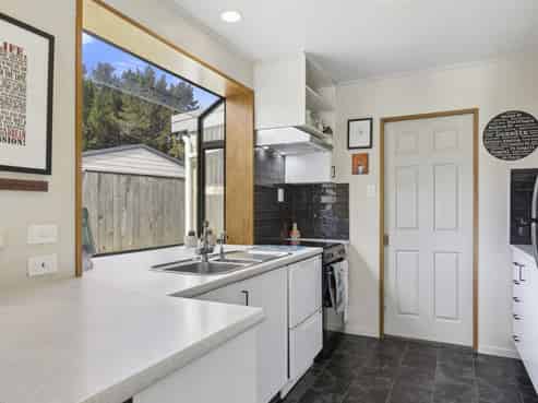 6 Tilburn Street, Halfway Bush