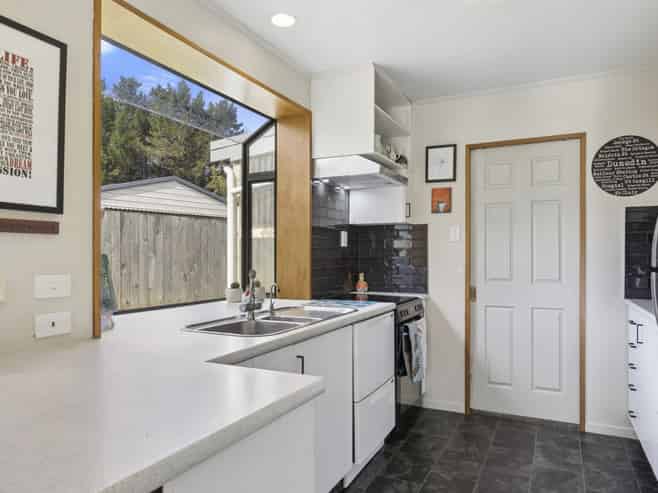 6 Tilburn Street, Halfway Bush