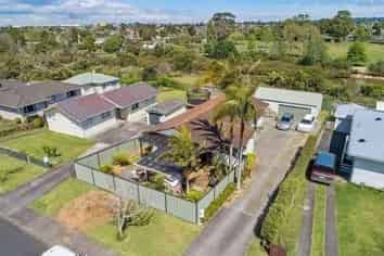 26 Sunline Avenue, Massey