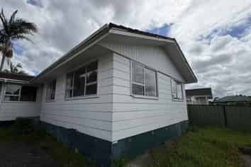 26 Sunline Avenue, Massey