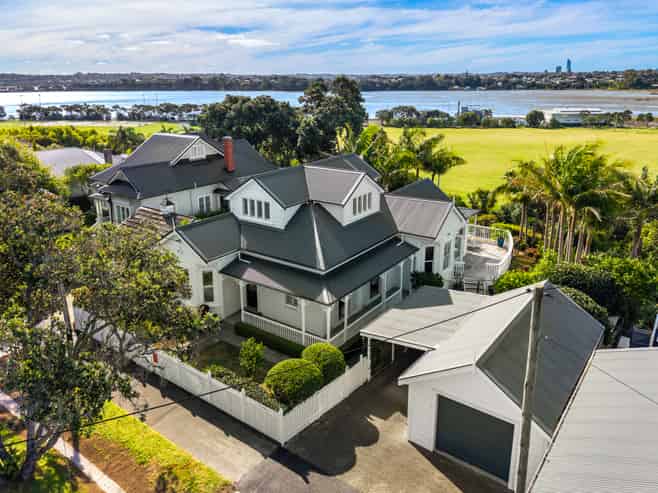 46 Waterview Road, Devonport
