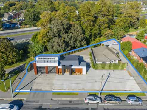 Stylish Multi Use Industrial + Refurbished house 