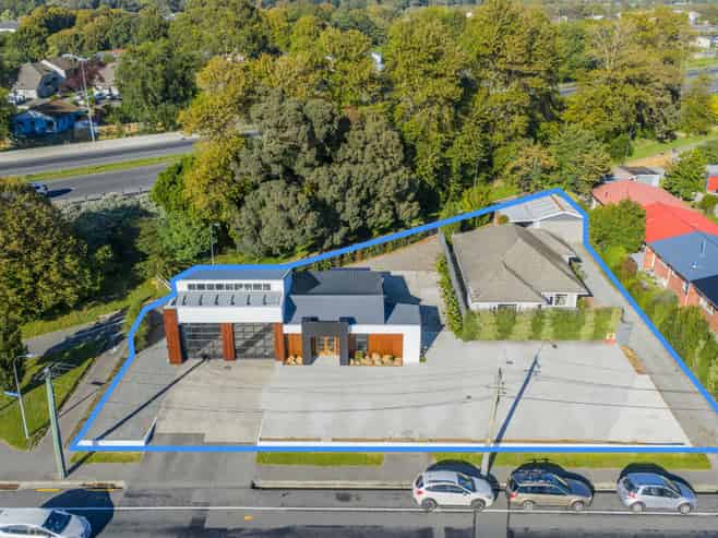 Stylish Multi Use Industrial + Refurbished house 