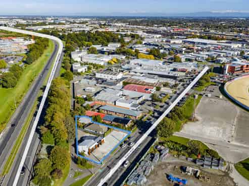 Stylish Multi Use Industrial + Refurbished house 