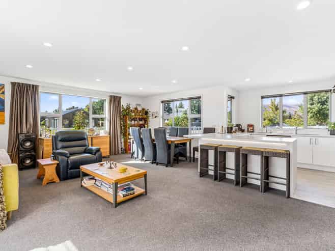 18 Finch Street, Albert Town