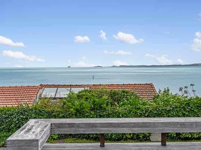  2/35 Kitchener Road, Takapuna