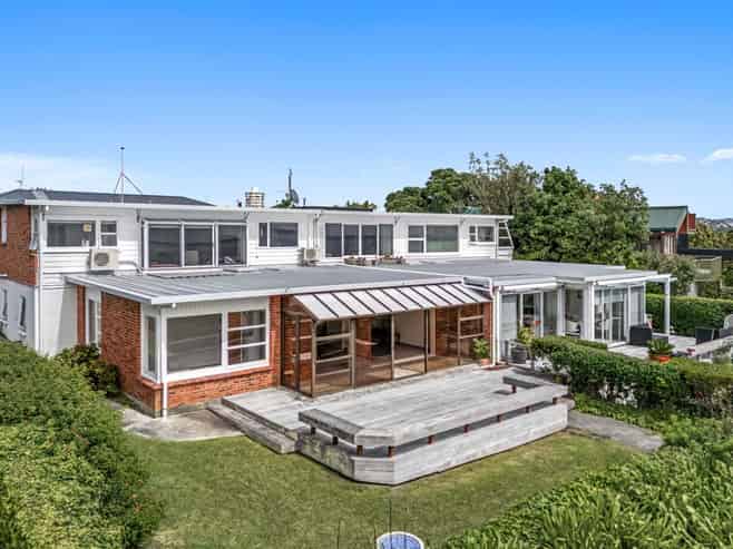  2/35 Kitchener Road, Takapuna