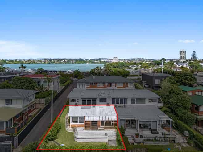  2/35 Kitchener Road, Takapuna
