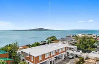  2/35 Kitchener Road, Takapuna