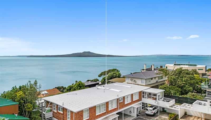  2/35 Kitchener Road, Takapuna