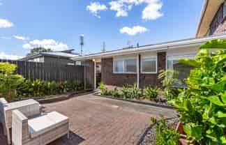 1/83 Centreway Road, Orewa