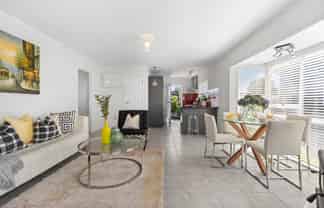 1/83 Centreway Road, Orewa