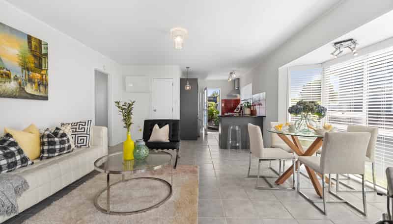 1/83 Centreway Road, Orewa