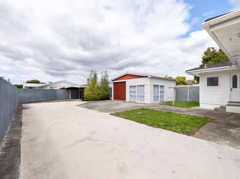 352 College Street, West End