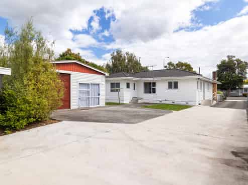 352 College Street, West End