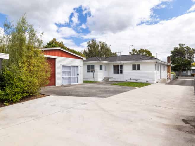 352 College Street, West End