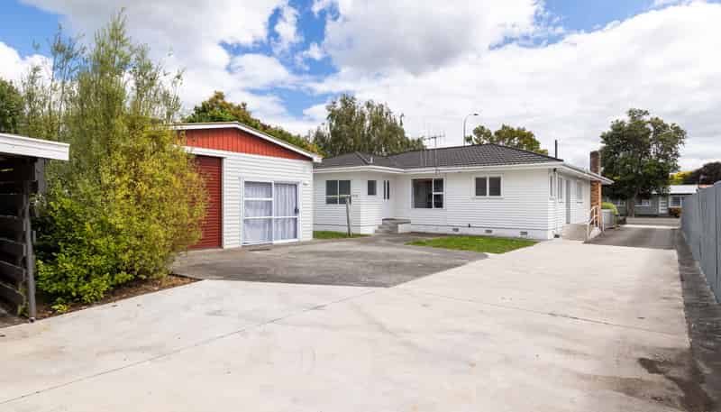 352 College Street, West End