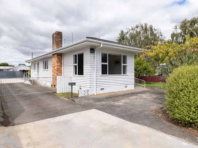 352 College Street, West End