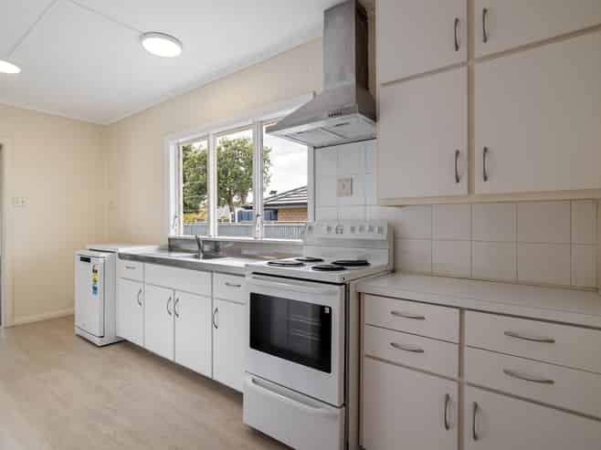 352 College Street, West End