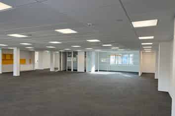 Large & new, Central-Hutt Open-plan floor