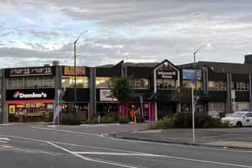 Large & new, Central-Hutt Open-plan floor