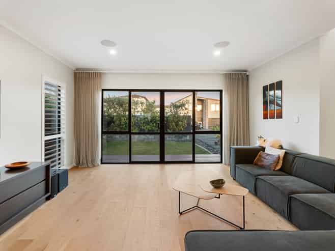 5 Headsail Drive, Long Bay