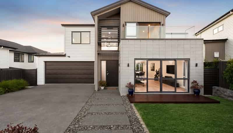 5 Headsail Drive, Long Bay