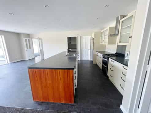 143 Telegraph Rd, Burnham