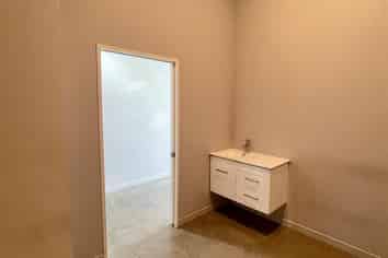 Sunny Beauty / Wellness Space – Barbadoes Street