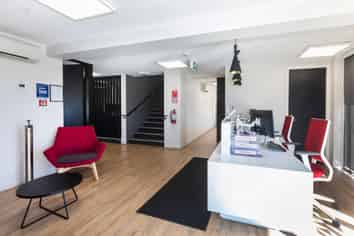 Outstanding office/showroom & warehouse on Flaxton Rd