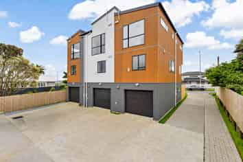 3/300 Great North Road, Henderson