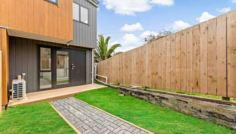 6/300 Great North Road, Henderson