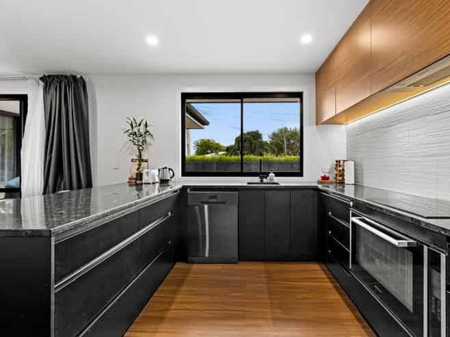 8 Grenside Lane, Mahora