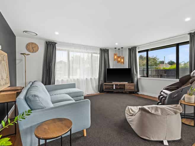 8 Grenside Lane, Mahora