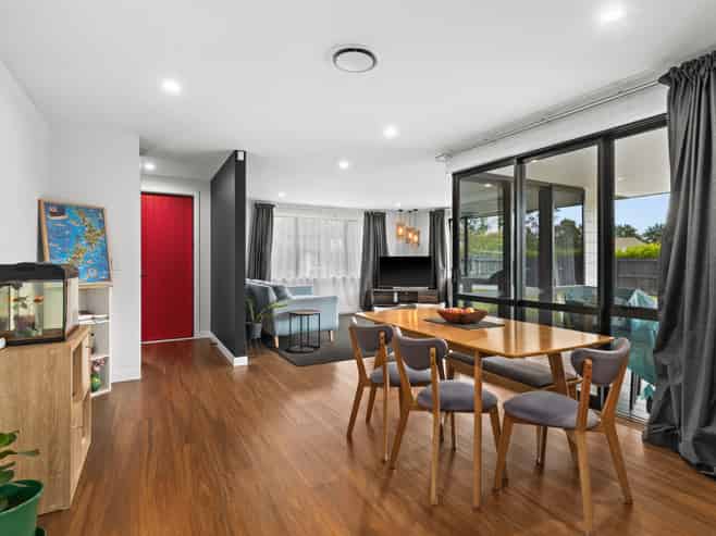 8 Grenside Lane, Mahora