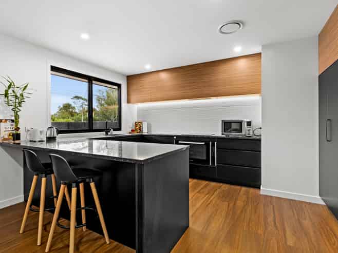 8 Grenside Lane, Mahora