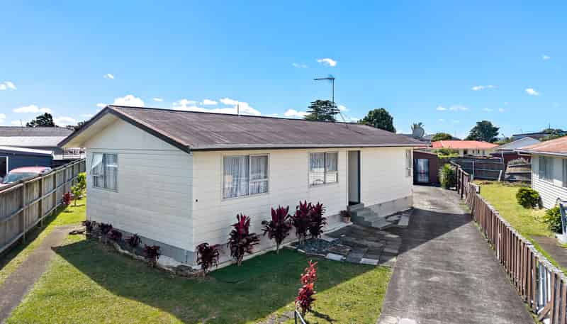 7 Chisholm Place, Mangere East