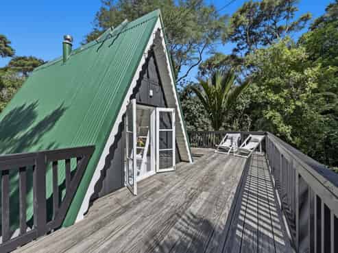 19 Crescent Road West, Ostend