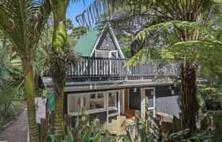 19 Crescent Road West, Ostend