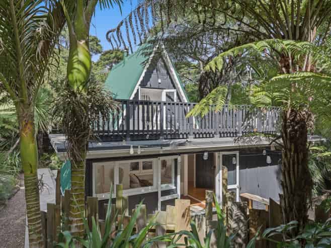 19 Crescent Road West, Ostend