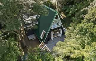 19 Crescent Road West, Ostend