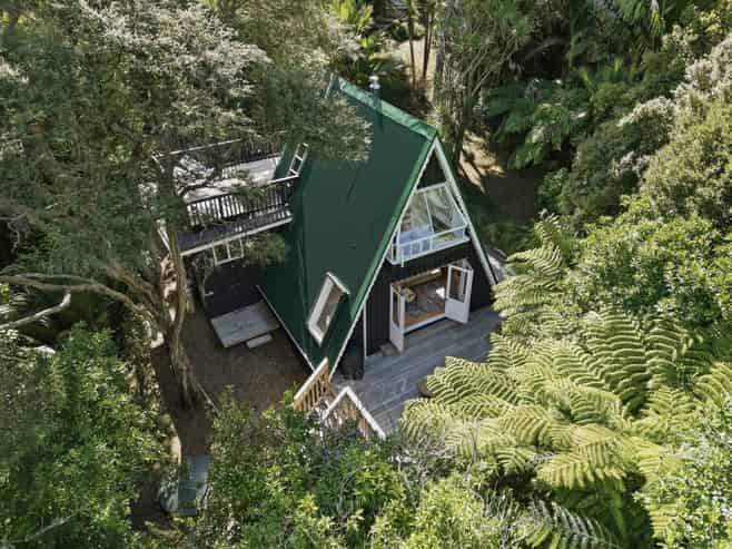 19 Crescent Road West, Ostend