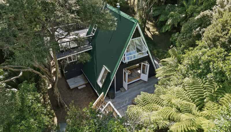 19 Crescent Road West, Ostend