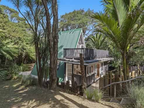 19 Crescent Road West, Ostend