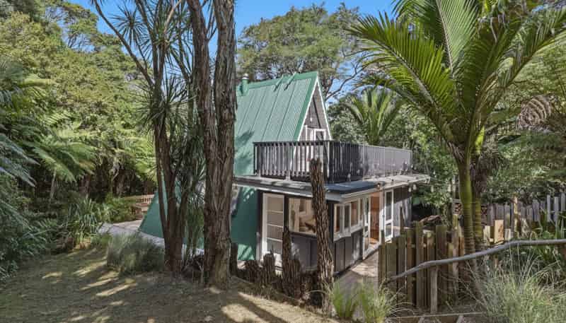 19 Crescent Road West, Ostend