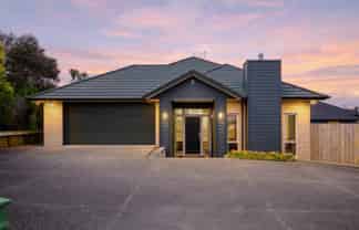 6 Cleeve Close, Huntington