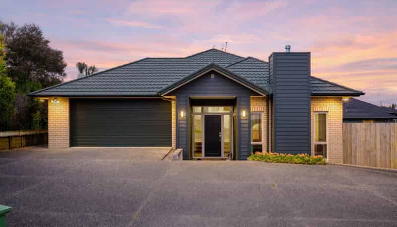 6 Cleeve Close, Huntington